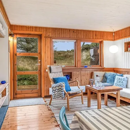 Anneka - 750m From The Sea By Interhome
