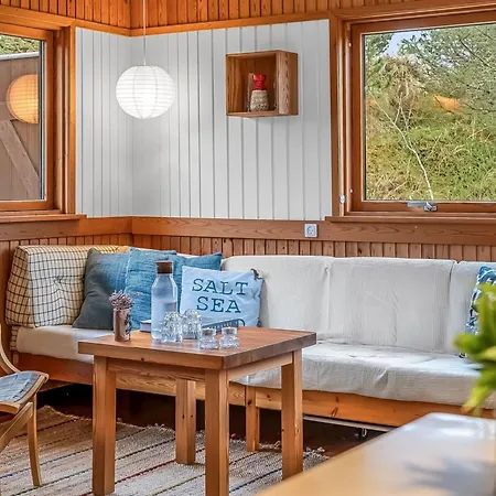 Anneka - 750m From The Sea By Interhome